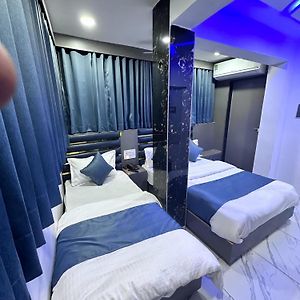 Comfort Triple Room Shower